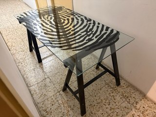 Mesa escritorio cristal diseño huella dactilar