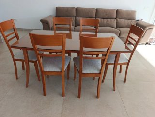 Mesa de comedor de cerezo y cristal
