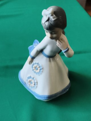 Figura Porcelana Zaphir (Lladró) - Niña Vestido