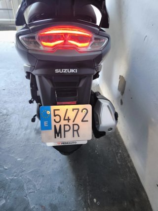 Suzuki Burgman Street Negra/Plata