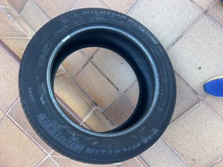UN NEUMÁTICO. Michelin Primacy 235/55 R19 MO