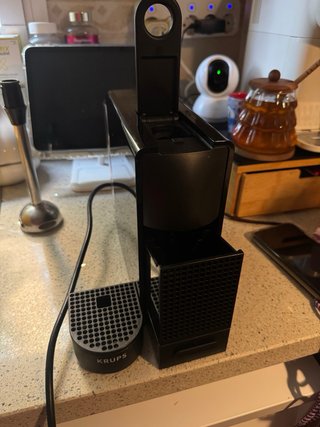 Macchina da caffè Nespresso nera quasi nuova