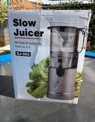 Extractor Zumo Lento Slow Juicer SJ-065