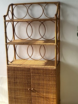 Mueble de Mimbre con Estantería