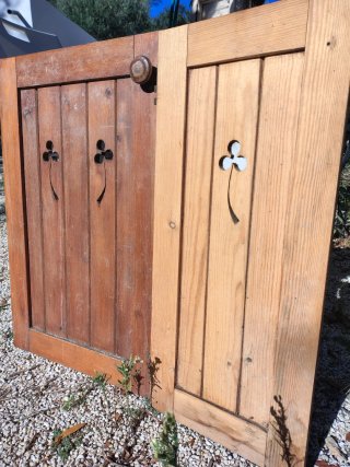 Preciosas puertas madera maciza