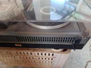 Giradischi vintage con radio e cassette, finitura nera