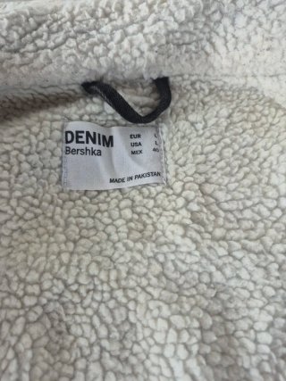 Cazadora vaquera negra Pull&Bear Talla L