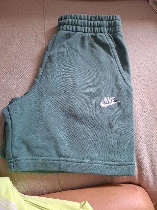 Conjunto Nike niño verde talla 137-147 cm