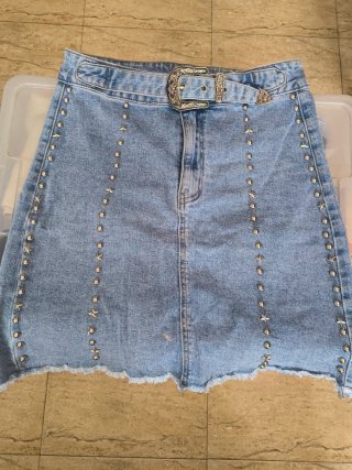 Minifalda vaquera con tachuelas talla L