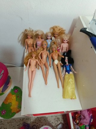 Lote Muñecas Barbie tiene su ropa son 10