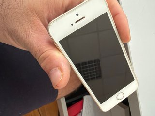 iPhone SE 16GB Gold Apple