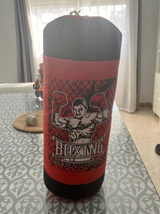 Saco de Boxeo con Guantes