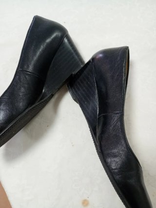 Zapatos negros de tacón piel