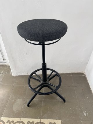 Taburete Ikea LIDKULLEN gris oscuro