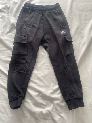 Conjunto Adidas Negro Sudadera y Pantalón Cargo