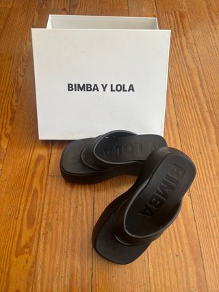 Sandalias Bimba y Lola negras plataforma