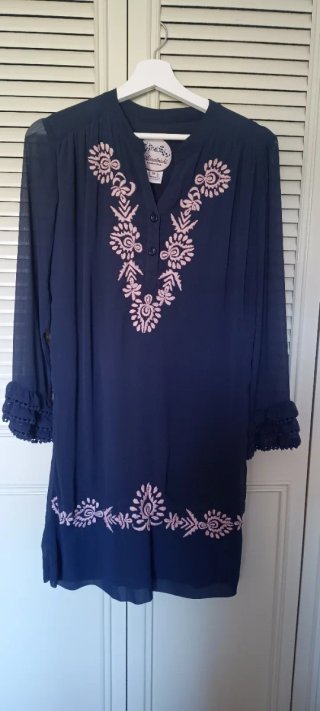 Vestido Almatrichi azul con bordado rosa