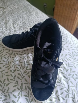 Zapatillas Puma Negras con Lazos de Cinta