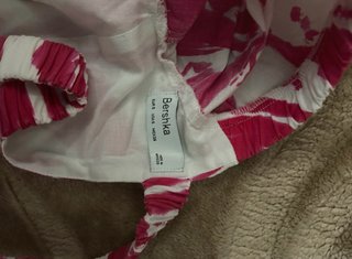 Top Bershka Branco e Rosa