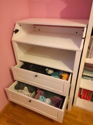Cómoda con cambiador Ikea SUNDVIK