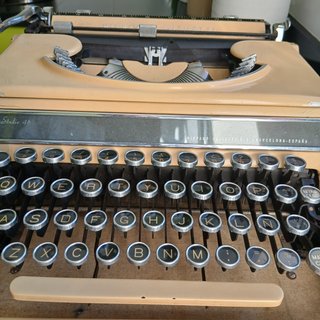 Máquina de escribir Olivetti Studio 46