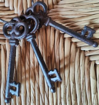 Lote de llaves antiguas decorativas