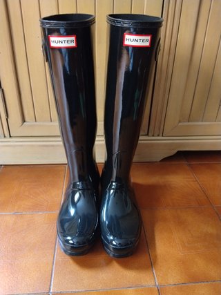 Botas de agua Hunter negras.