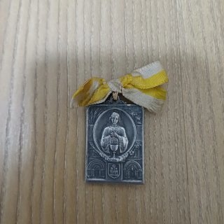Medalla religiosa con lazo