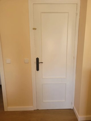 Puerta blanca 72 cm. Urge la venta