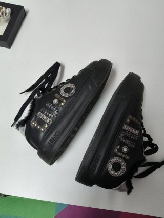 Zapatillas Liu Jo negras con detalles plateados
