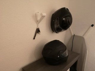 Soporte de Pared para Casco y Llaves