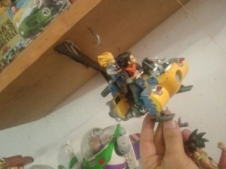 Moto de Dragon Ball con figuras