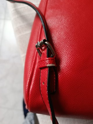Mochila roja compacta