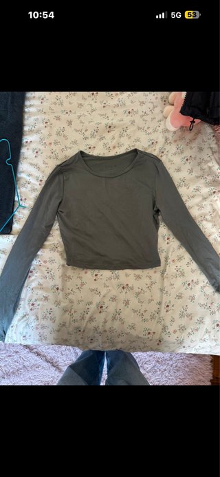 Camiseta gris de manga larga