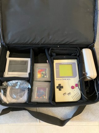 Nintendo Game Boy con Juegos y Accesorios