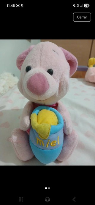 Peluche rosa con tarro de miel