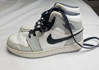 Zapatillas Nike Air Jordan Mid Gris y Blanco