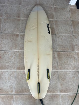 Tabla de Surf Tokoro 5’10 con quillas y amarradera