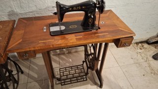 Dos máquinas de coser 35€ cada una