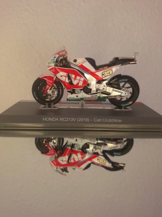 Moto a escala 1:18 Carl Cruthlow Honda RC213V