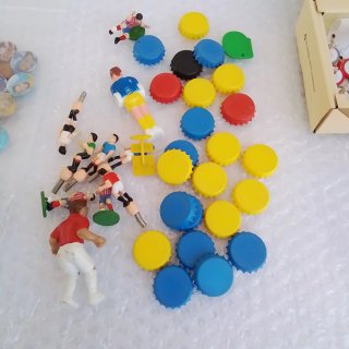 Lote de figuras y chapas de plástico  de fútbol
