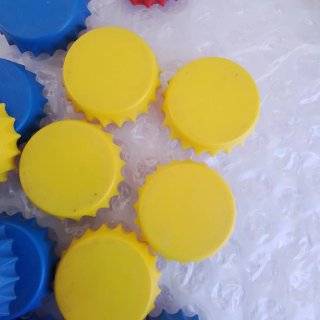 Lote de figuras y chapas de plástico  de fútbol