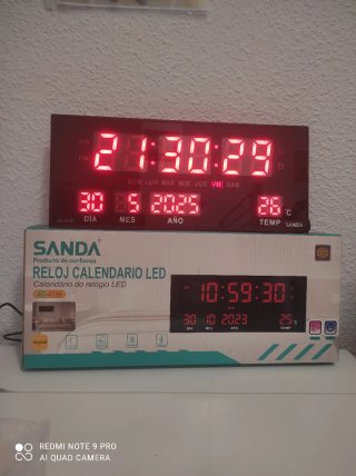 Reloj LED Calendario Digital.