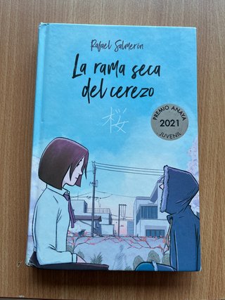 La rama seca del cerezo