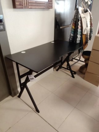 Mesa de escritorio negra 99€