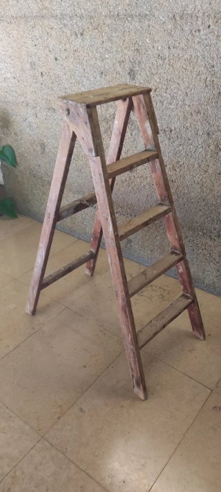 Escalera madera vintage años 70