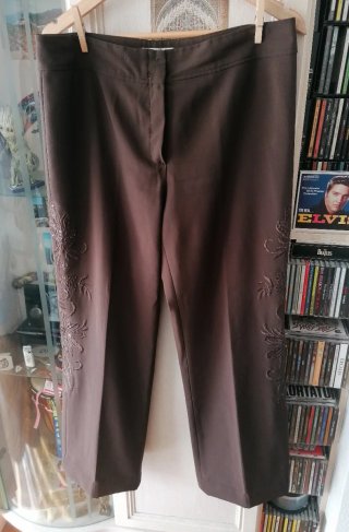 Pantalón marrón bordado lentejuelas laterales