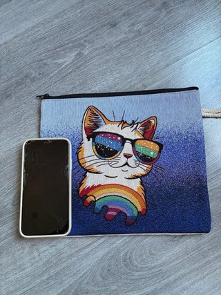 Neceser gato con gafas de sol y arcoíris