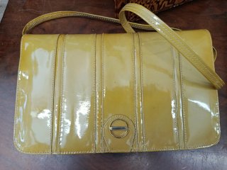 Bolso de mano vintage charol mostaza