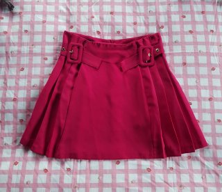 Falda mini plisada con hebillas Zara
